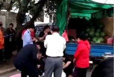 吃瓜爆料女人打架视频播放,吃瓜群众目睹女子激烈打架现场，视频播放引发热议